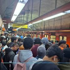 Metro CDMX HOY, 3 de marzo 2026: Alta afluencia y retrasos de más de 20 min en Línea 3