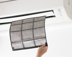 Image de filtres à air de climatiseur encrassés