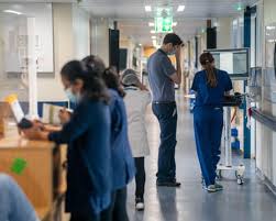 NHS to curb political symbols on uniforms after antisemitism report