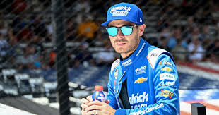 NASCAR penalizes Kyle Larson for speeding on pit road at Phoenix