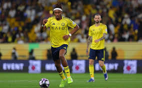 Simakan Leads Al-Nassr to a Crucial Victory Over Neom and Tops the Roshan League