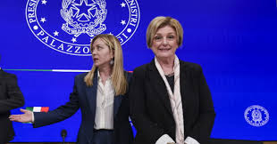 Decreto lavoro, che cos’è il “salario giusto”? Cambia qualcosa per chi guadagna troppo poco? Tutti i dubbi e le risposte