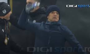 Ce riscă Răzvan Lucescu, după răbufnirea din meciul cu Lyon. Arbitrul nu a stat la discuții și l-a eliminat