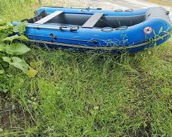 Изображение: Семья отдыхает на лодке AquaMarina Classic