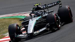Antonelli lidera el 1-2 de Mercedes en la FP3; Checo P20