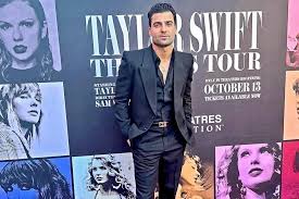 Танцьорът на Тейлър Суифт отвръща на критиките в 