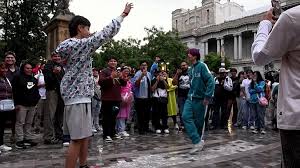 Las 'batallas de aura' saltan de TikTok a las calles de México