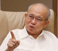 Tengku Razaleigh Hamzah Tengku Razaleigh is a member of the Kelantan royalty and was once Finance Minister under Prime Minister Hussein Onn. In 1987, ... - tengku-razaleigh-hamzah