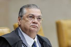 Dino declara perda de objeto no STF após TSE liberar post sobre padroeira