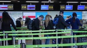 “Es lo que hay”: pasajeros en España con conexiones a Medio Oriente se resignan ante la suspensión de vuelos