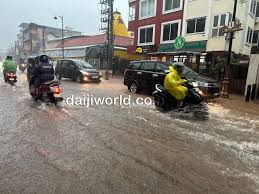 Rainwater floods homes and shops in Mangaluru; residents blame poor drainage
