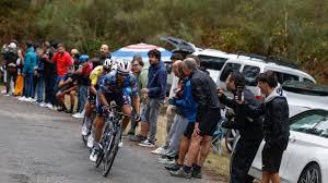 ¡Histórico! Egan Bernal Gana Etapa en Vuelta a España tras Protestas - Imagen principal del artículo