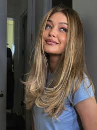 Gigi Hadid’s Heart-Shaped Layers Are a Hot Hack for Big, Bouncy Hair