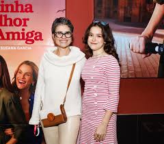 Sandra Annenberg curte programa cultural com a filha