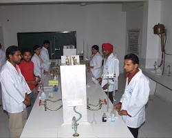 Image of Adesh University laboratories