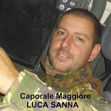 Si era sposato appena quattro mesi fa, nel suo paese, Samugheo, Luca Sanna, il giovane alpino morto stamane in Afghanistan. La moglie, Daniela Mura, ... - luca-sanna2