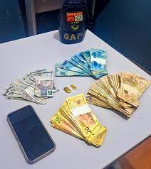 PM apreende barras de ouro e mais de R$ 34 mil após briga de casal