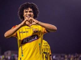 Los futbolistas y DT que han pasado por la UC y Barcelona de Ecuador