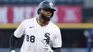 Mets trading for White Sox CF Luis Robert Jr.