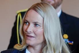 – Hun gjør kongen en stor tjeneste ved å ikke dukke opp