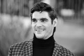 "Breaking Bad"-Star RJ Mitte (†34): Bryan Cranston nimmt herzzerreißend Abschied von Seriensohn