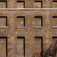 Em 1696, o rei da Inglaterra impôs um imposto sobre janelas; o que aconteceu em seguida não surpreendeu ninguém