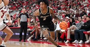 Top 5 player in the transfer portal commits to SEC school over Michigan
