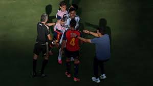Fifa pune Paredes com 10 jogos e outros quatro após briga na final da Copa