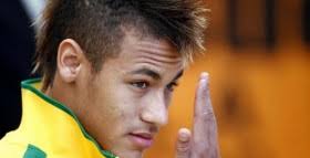 COM, SAO PAULO - Entah untuk kali keberapa, bintang muda striker Brasil, Neymar, harus membantah pemberitaan media. Awal pekan ini, pemain berusia 19 tahun ... - Bintang-muda-Brasil-Neymar