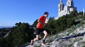 Marseille Surpreende! Corredor Desafia Poluição com Maratona Insana!