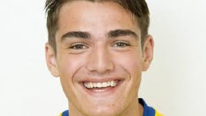 18-årige Luca Sciacca tillhörde Hammarby TFF den gångna säsongen. Med laget nedlagt erbjuds han ett lärlingskontrakt med a-laget. - 528x300