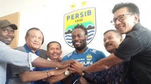Hasil gambar untuk Foto Essien gabung persib
