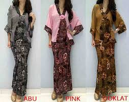 Hasil gambar untuk contoh baju kebaya kombinasi batik