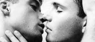 Resultado de imagem para beijo gay