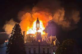 La mairie de Limoges en feu, des voitures de police brûlées et des commerces pillés : suivez la situation en direct — Le Populaire du Centre