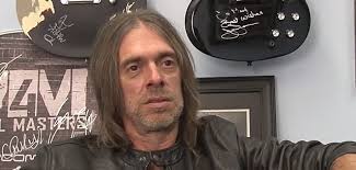 Bassist Rex Brown (KILL DEVIL HILL, PANTERA, DOWN) was recently interviewed by 13-year-old radio host and bass player Miles &quot;The Shoe&quot; Schuman. - rexbrownclinicartisan_638