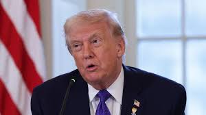 Trump congela concessão de visto para Rússia, Brasil e mais países, diz TV