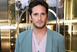 Diego Boneta habla de su relación actual con su ex Renata Notni y confiesa cómo enfrenta su ruptura amorosa