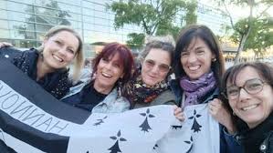 Auf der Suche nach ihrem Kindheitsfreund: Französinnen reisen für Michael Patrick Kelly extra nach Hannover