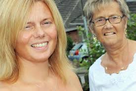 Julie Lewis with mum Margaret Dixon. DEVOTED daughter Julie Lewis has helped to give the gift of life to her mum - by donating a kidney to someone else. - featured-julie-lewis-margaret-dixon-508609362