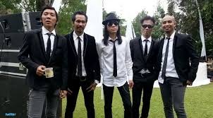 Hasil gambar untuk foto slank waktu manggung