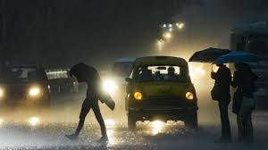 বৃষ্টি শুরু! রাতে ৭০-৮০ কিমি বেগে ঝড় হতে পারে কলকাতায়! জারি লাল সতর্কতা, দুর্যোগ আরও চার জেলায়