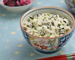 Wakame rice, a Japanese rice dish with seaweedの画像