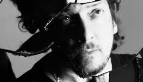 ¿Dónde escuchar el nuevo disco de León Larregui? Así puedes preguardar su nuevo álbum 