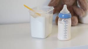 Alertă alimentară în România: Lapte praf pentru sugari, retras din magazine din cauza unei toxine