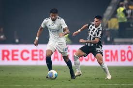 Veja zagueiros, pontas e centroavantes que não atingiram o limite de jogos no Brasileirão e podem reforçar o Inter
