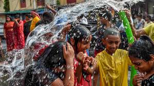 সোমবার থেকে গোটা রাজ্যে চড়বে পারদ! গরমের জন্য সতর্কতা কয়েক জেলায়, পয়লা বৈশাখে ভিজতে পারে ১৬ জেলা