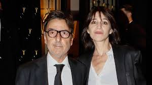 Charlotte Gainsbourg et Yvan Attal réunis avec leurs 3 enfants : en famille, ils célèbrent un anniversaire très spécial !