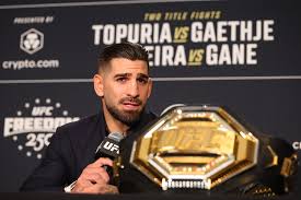 Topuria volta a perder a linha com Gaethje antes do UFC Casa Branca: "É um idiota"