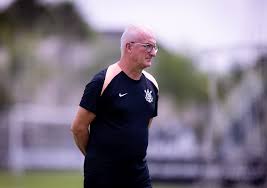 Jogadores do Corinthians tiveram virose muito forte antes da Supercopa, revela Dorival Júnior
